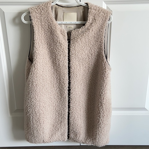 Aritzia Wilfred Chatou Vest, faux fur - Picture 2 of 3